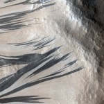 خطوط منحدرة في وادي اكرون المريخي