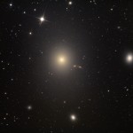 M87 : المجرة الاهليليجية مع التدفق