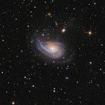 Arp78 : مجرة غريبة في كوكبة الحمل