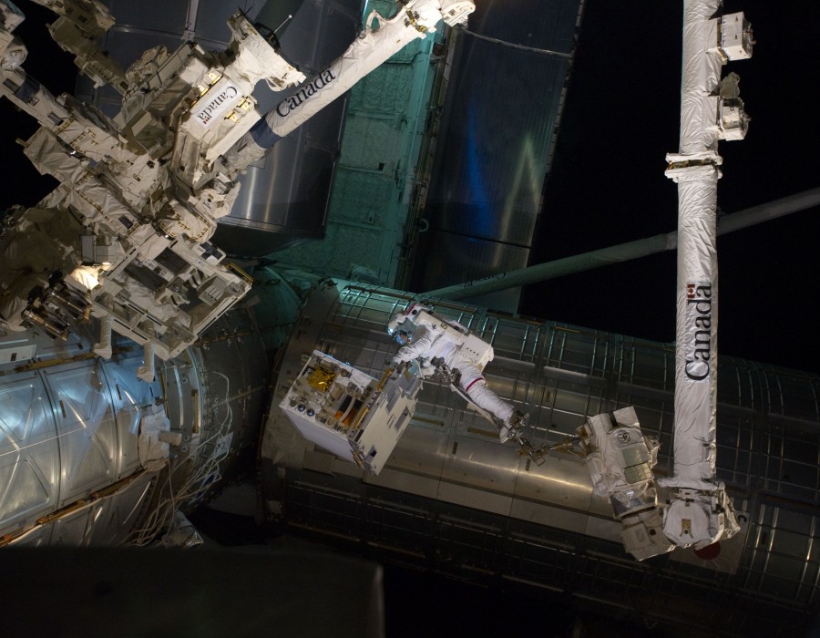 سير فضائي نشيط لرواد محطة الفضاء الدولية