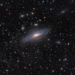 مجرة NGC 7331 و ما ورائها