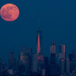 طلوع  القمر من  مانهاتن