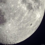 ظل لمحطة فضائية على القمر