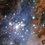 نظرة على العنقود النجمي الفتي Tumpler 14 من التلسكوب الفضائي هابل « Hubble »